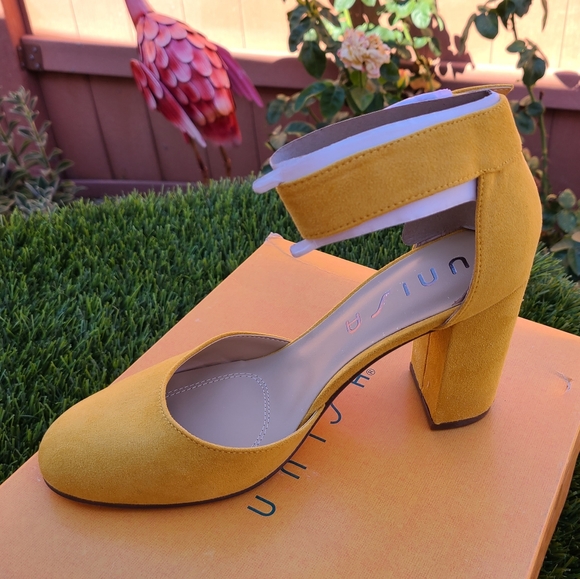 Mustard color stylish pumps - Picture 4 of 16